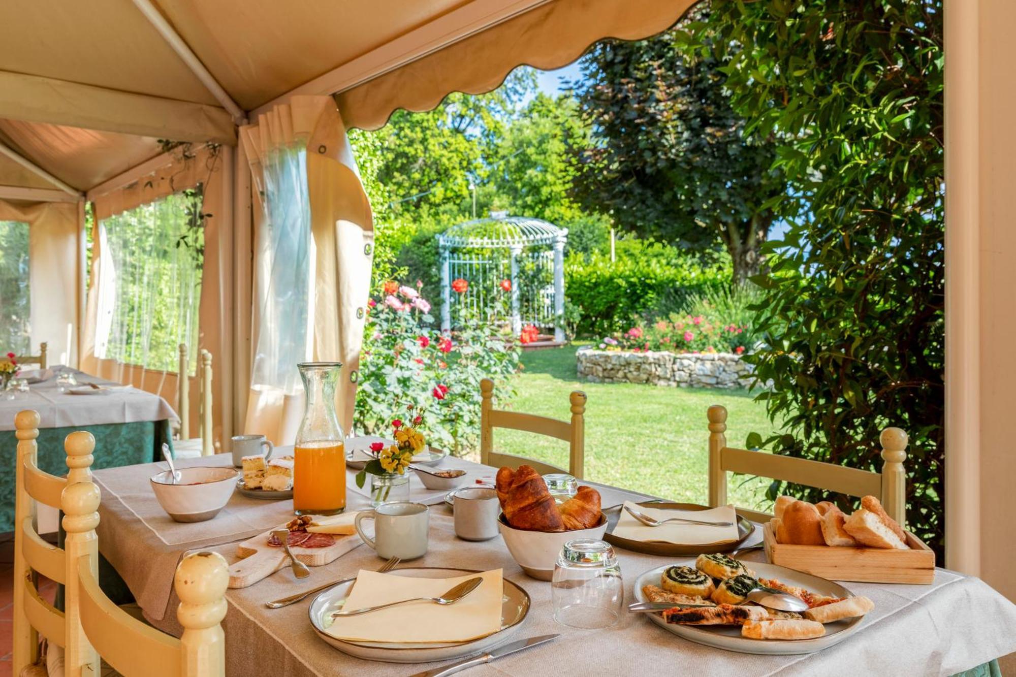 Holiday Prato Verde Chiatri Extérieur photo